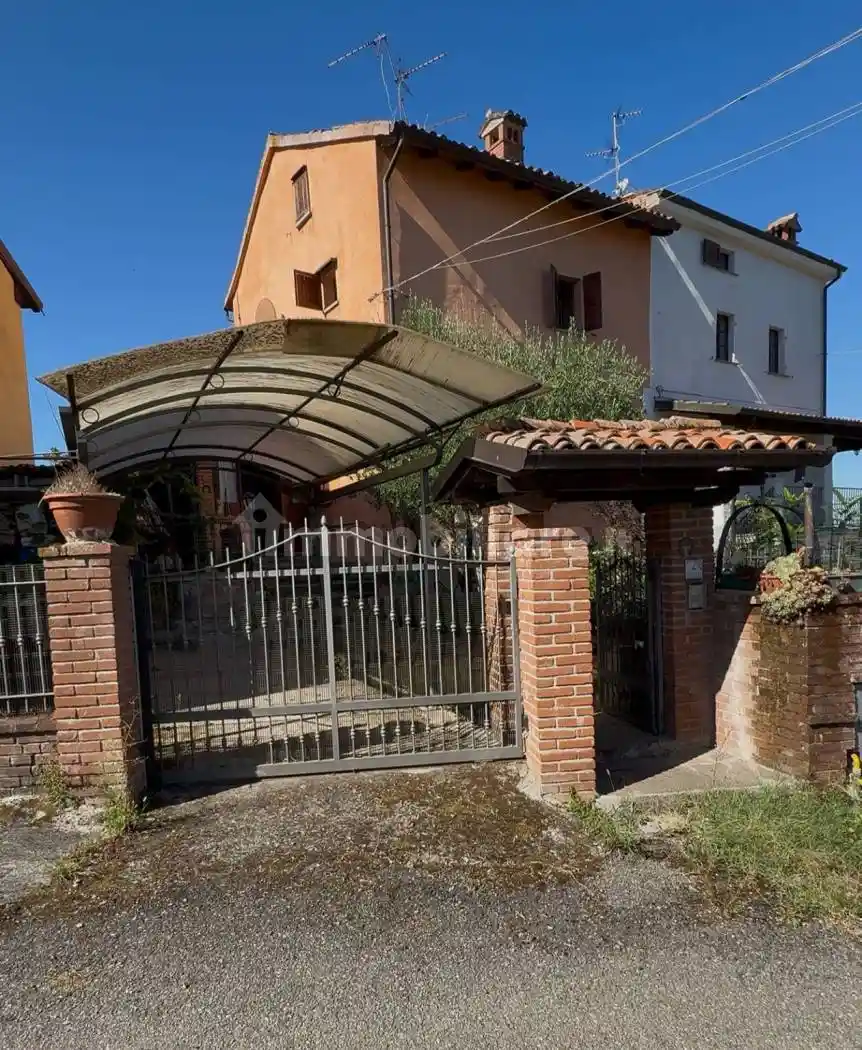 Casa indipendente in vendita a Santa Maria della Versa