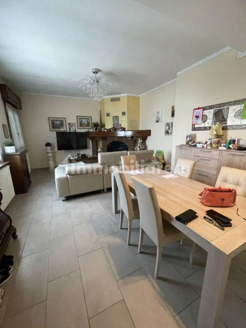 Villa in vendita a Lograto