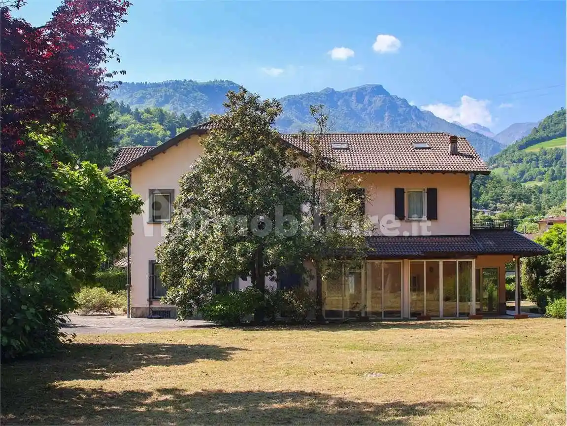 Villa in vendita a Ponte Nossa