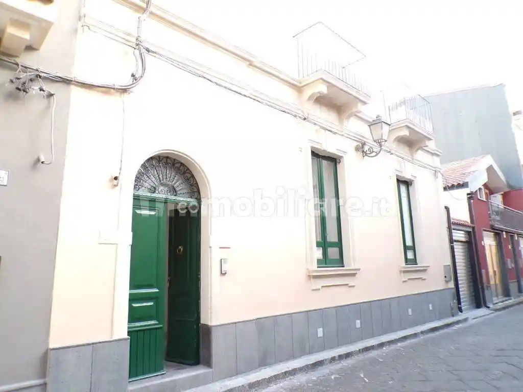 Casa indipendente in vendita a Aci Catena