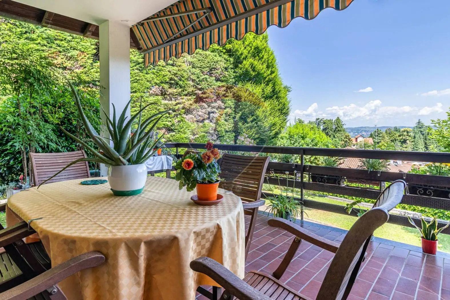 Villa in vendita a Oleggio Castello