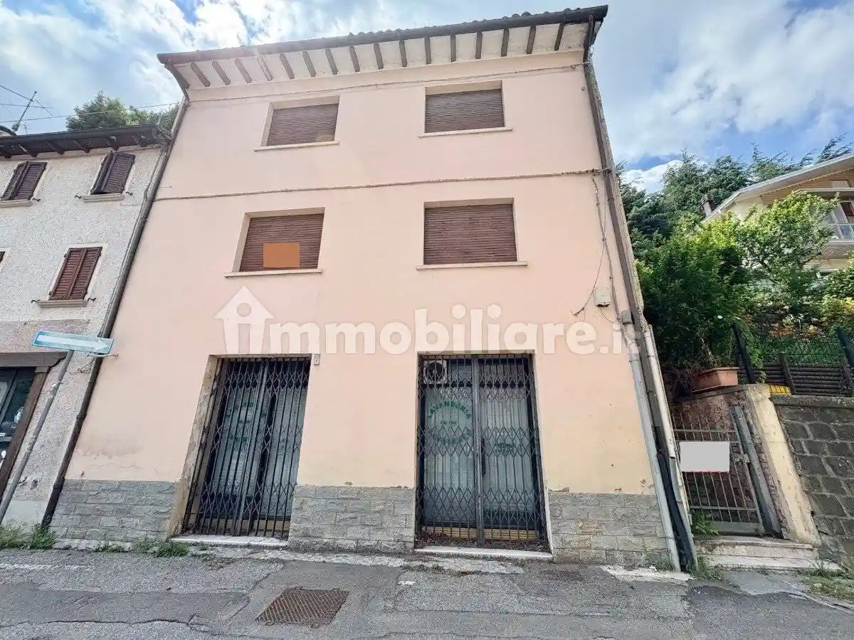 Casa indipendente in vendita a Castelnovo Ne' Monti