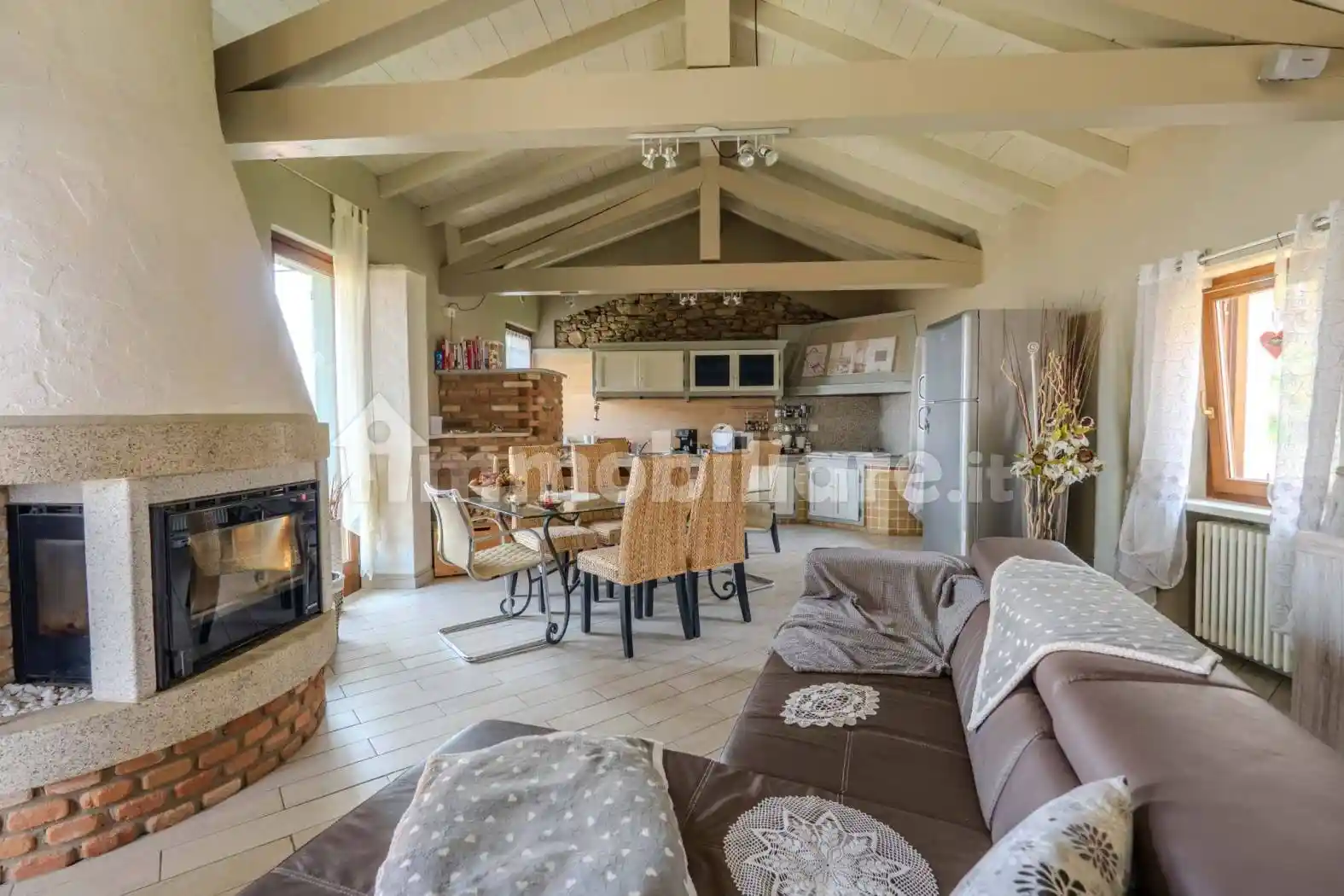 Casa indipendente in vendita a Nebbiuno