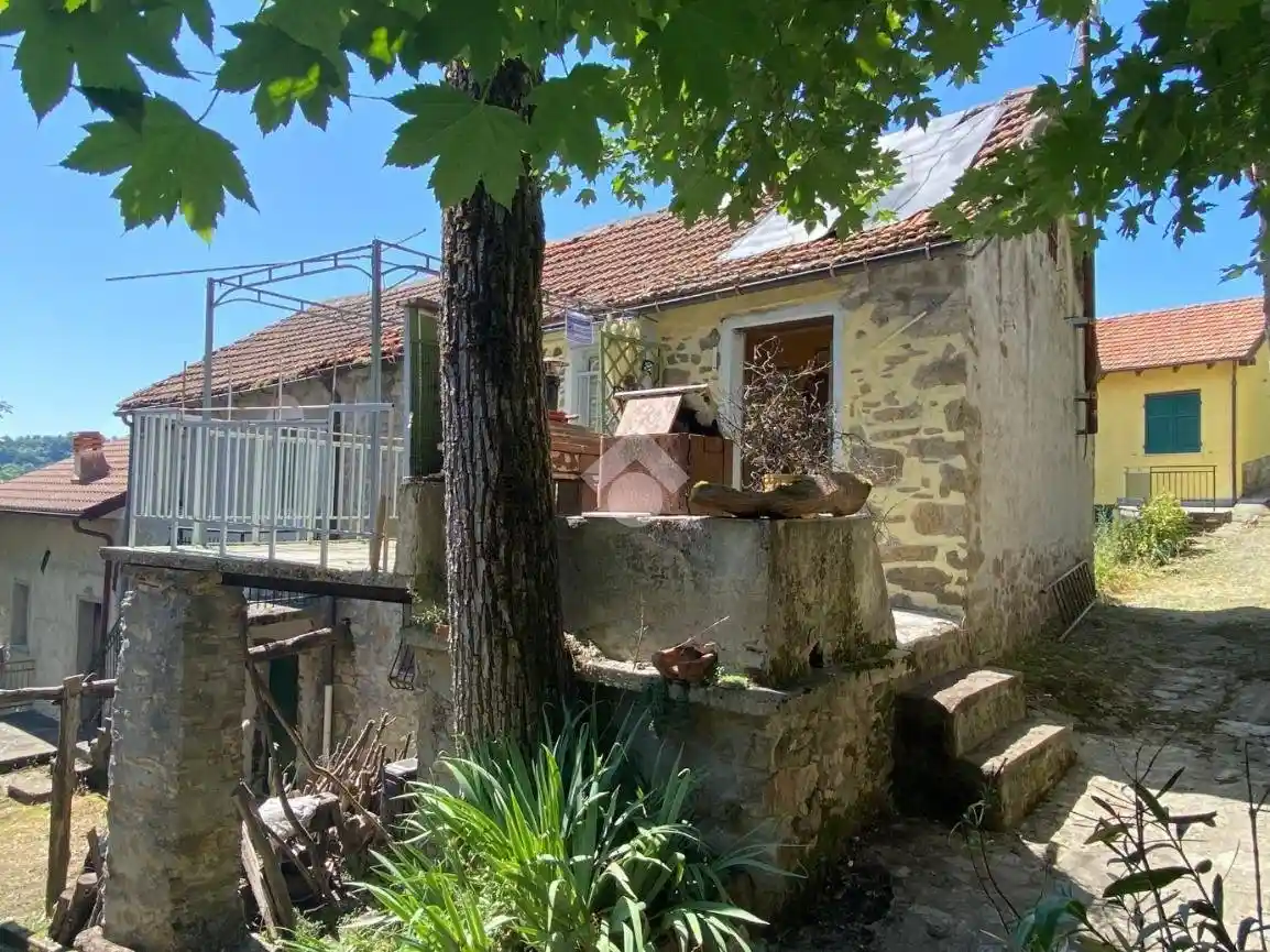 Casa indipendente in vendita a Montoggio