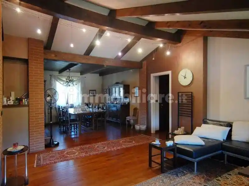 Villa in vendita a Monchiero