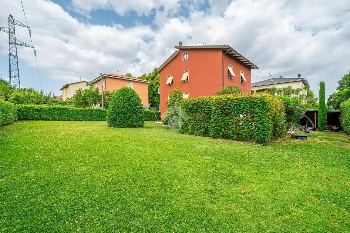 Villa in vendita a Collecchio