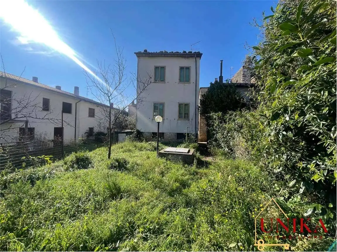 Palazzo - Edificio in vendita a Guardea