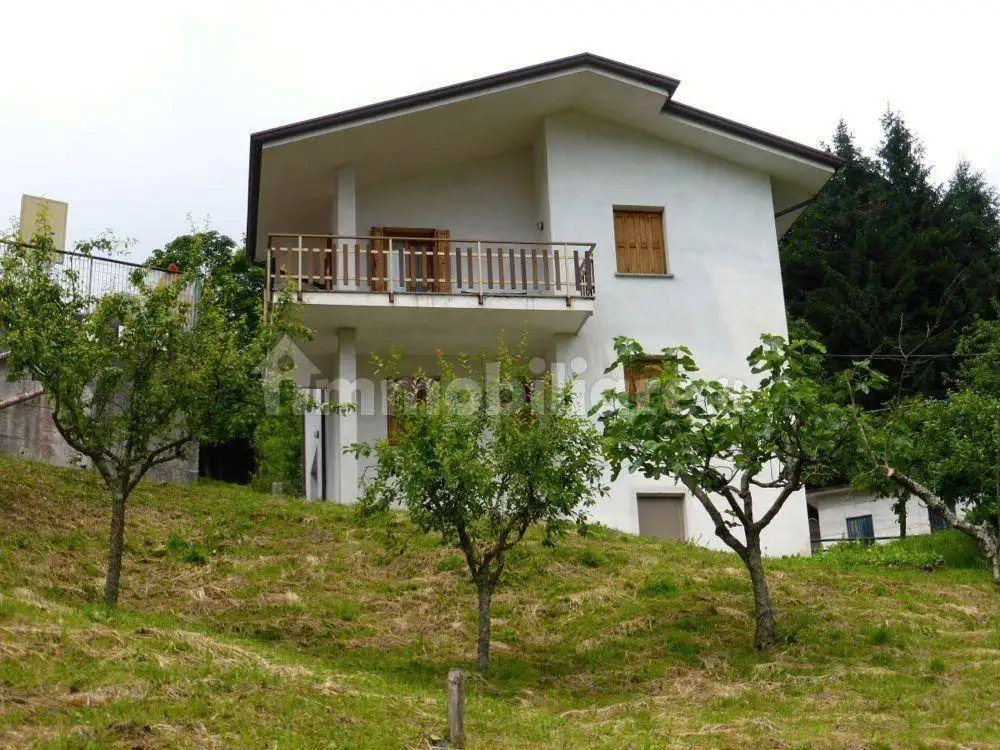 Villa in vendita a Vito d'Asio