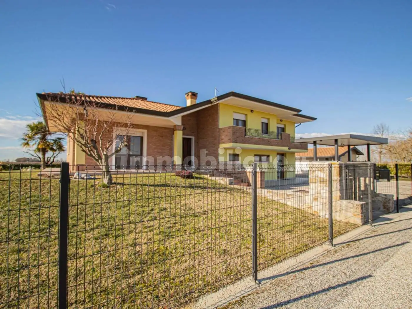 Villa in vendita a Carlino