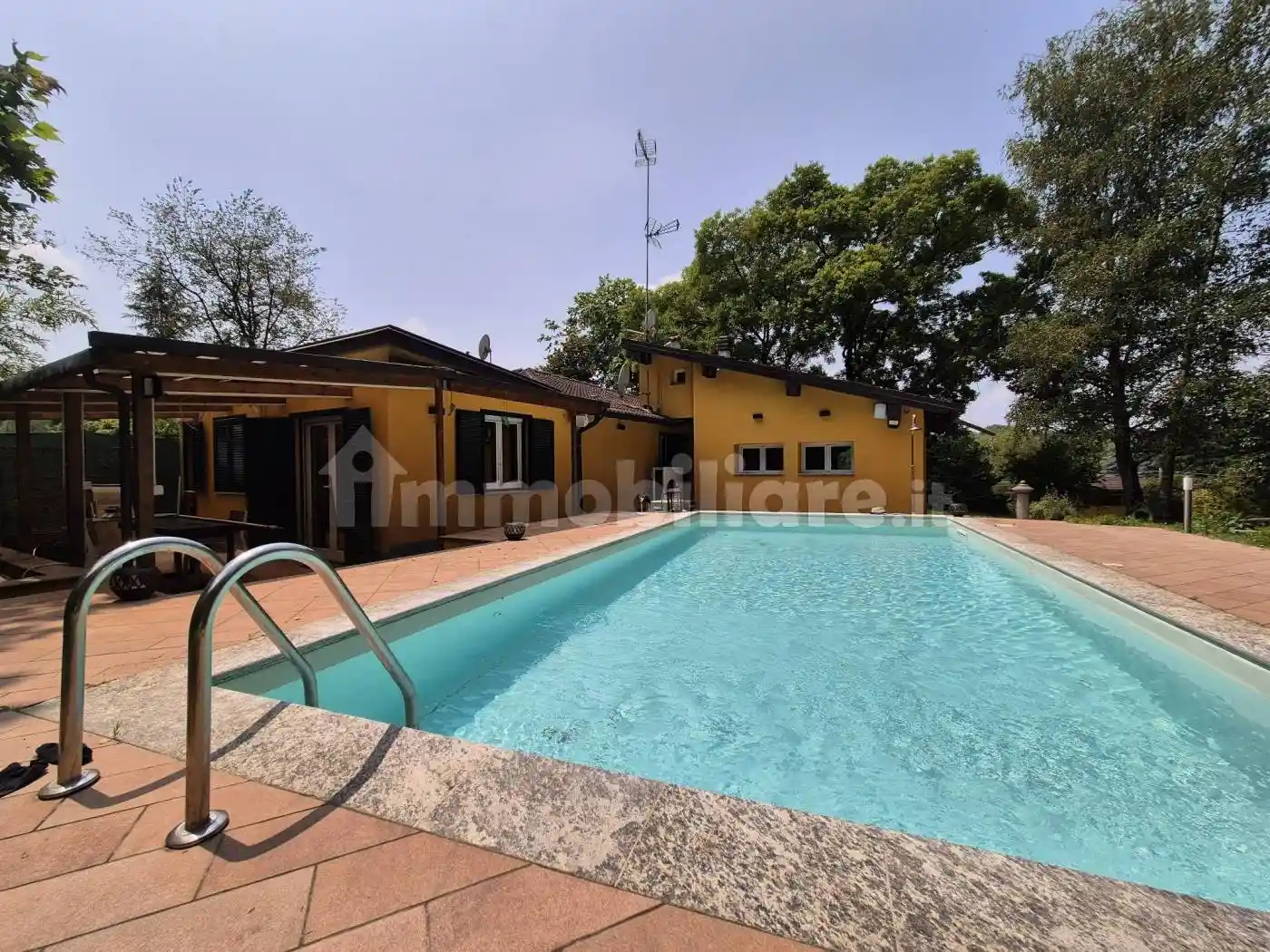 Villa in vendita a Agrate Conturbia