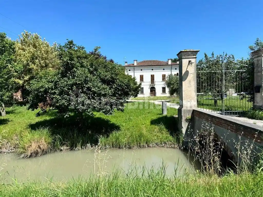 Rustico - Casale in vendita a San Giorgio Bigarello
