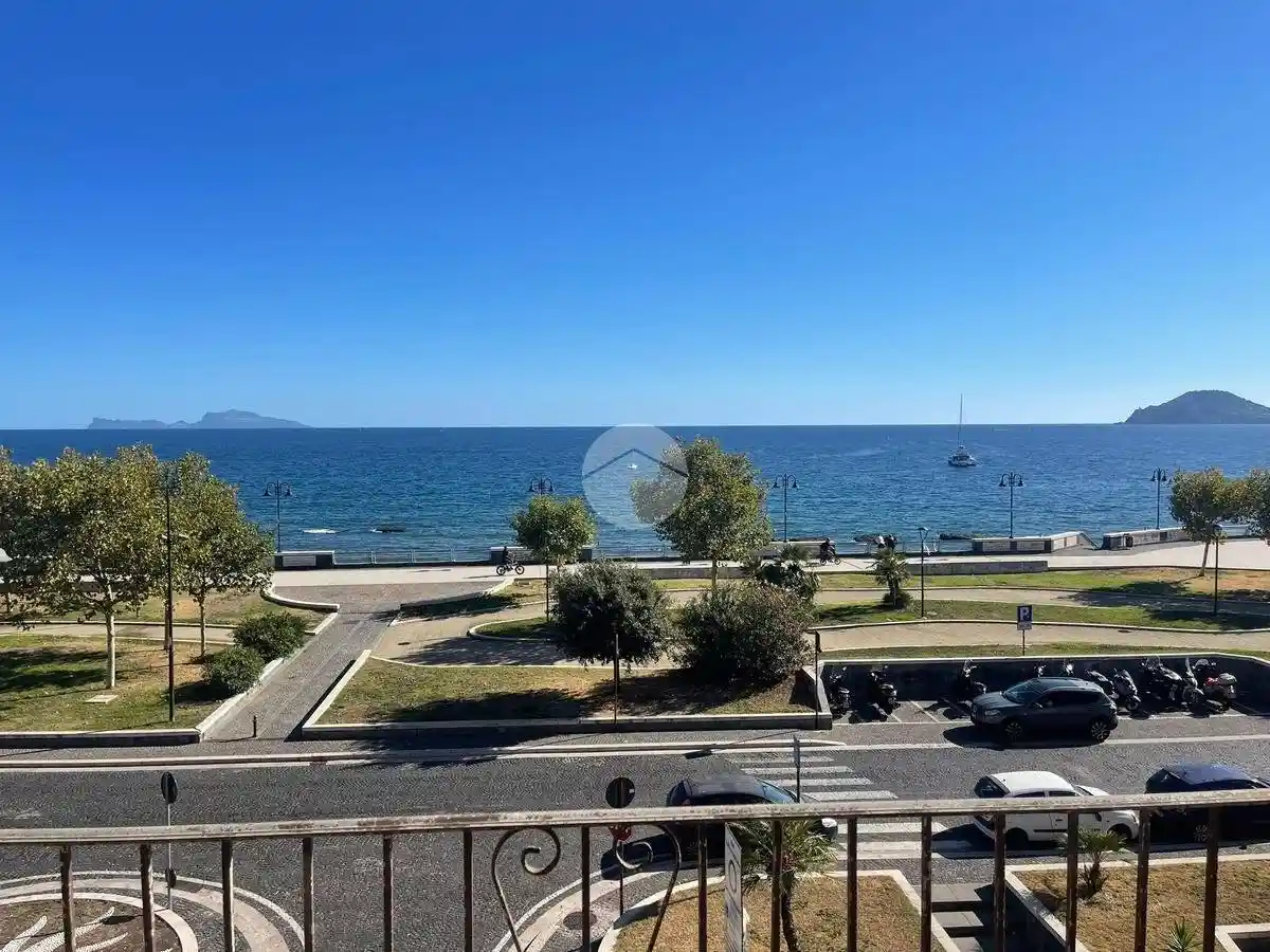 Quadrilocale buono stato, secondo piano, Lungomare, Pozzuoli - foto 2