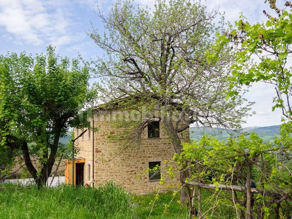 Casa indipendente in vendita a Camporotondo di Fiastrone