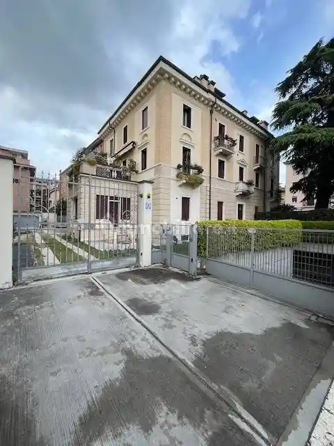 Appartamento in vendita a Verona