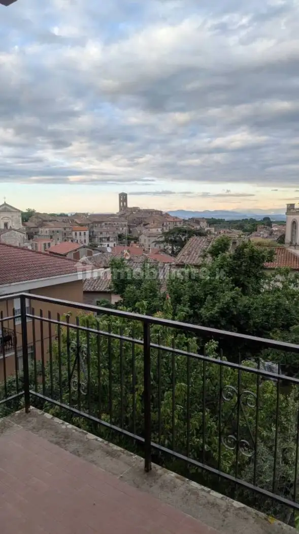 Appartamento in vendita a Vallerano