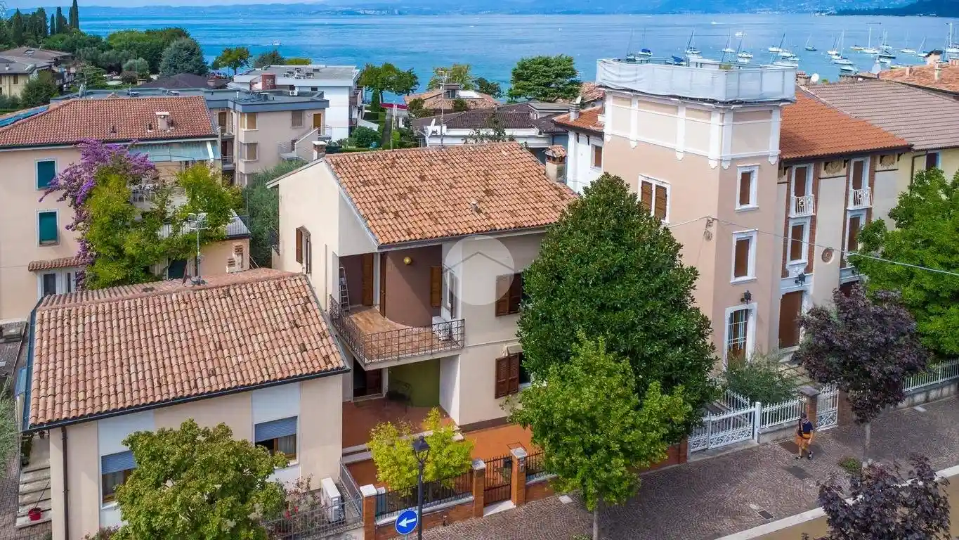 Villa in vendita a Bardolino
