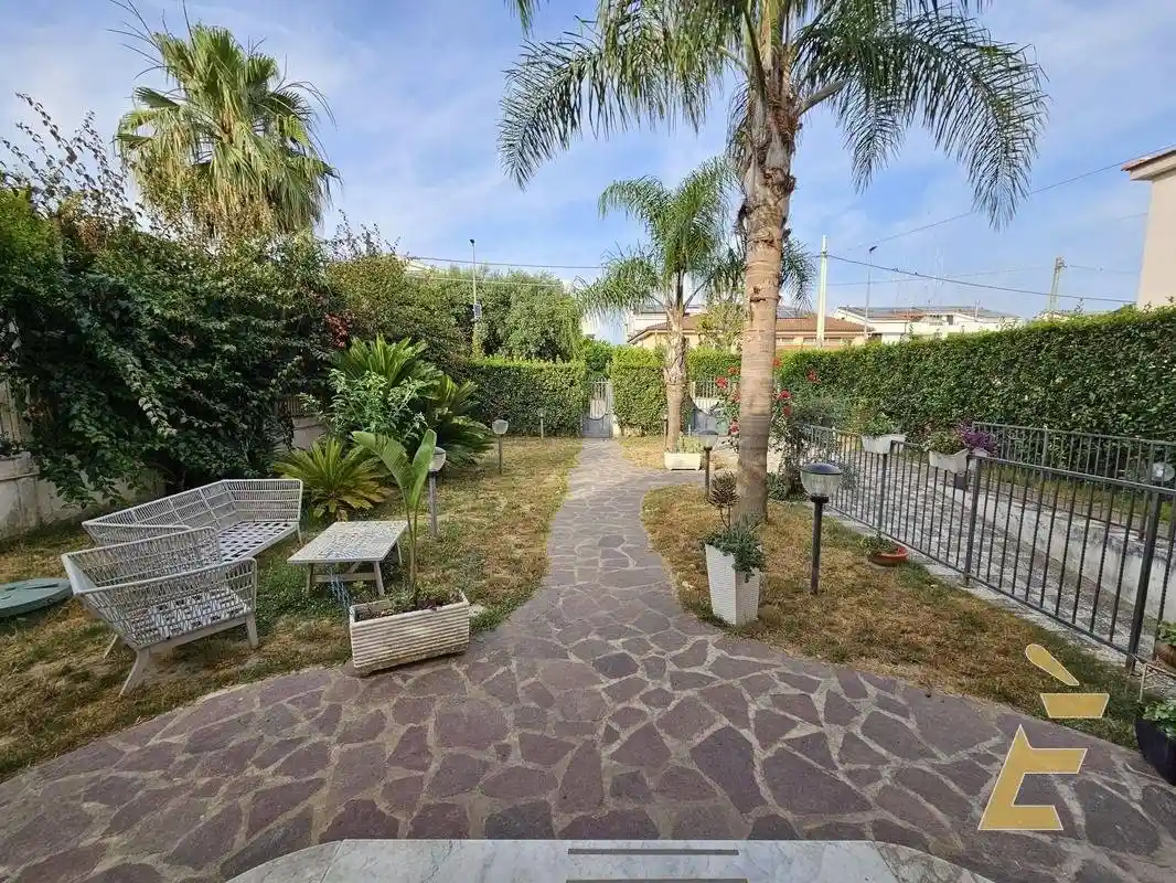 Villa unifamiliare via Staffetta, Lago Patria, Giugliano in Campania - foto 3