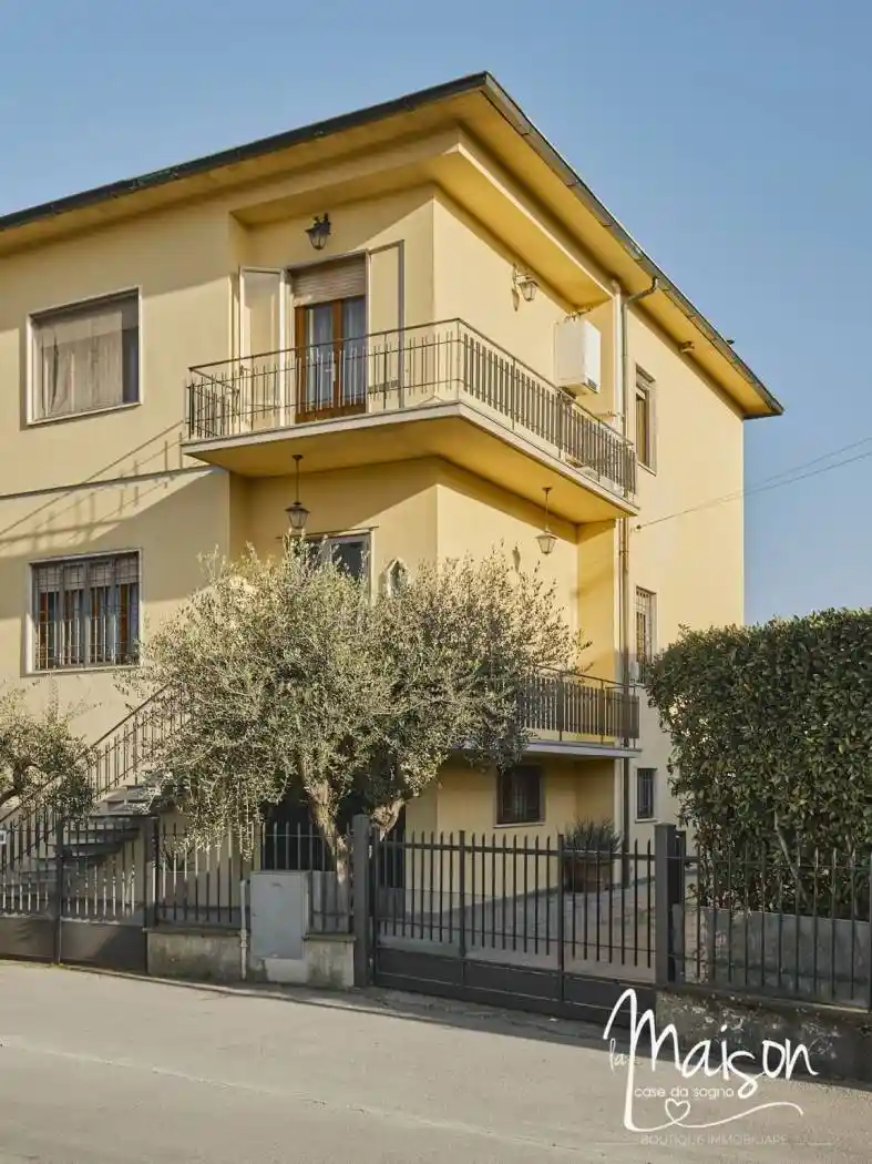 Casa indipendente in vendita a Campi Bisenzio