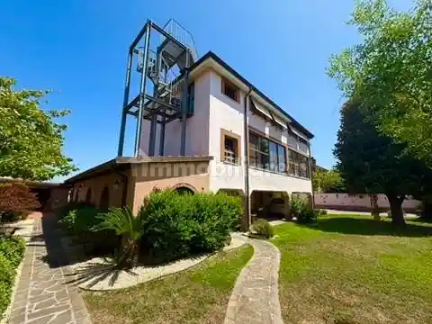 Villa in vendita a Aprilia