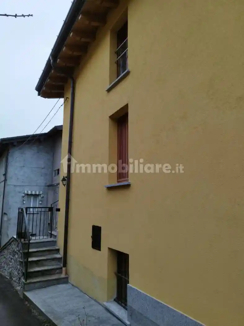 Appartamento in vendita a Laveno-Mombello