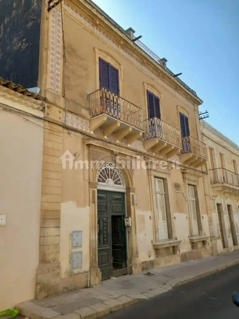 Palazzo - Edificio in vendita a Avola