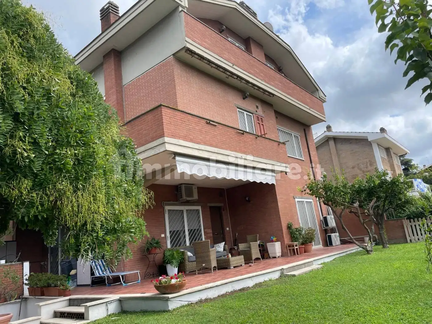 Villa bifamiliare in vendita a Roma