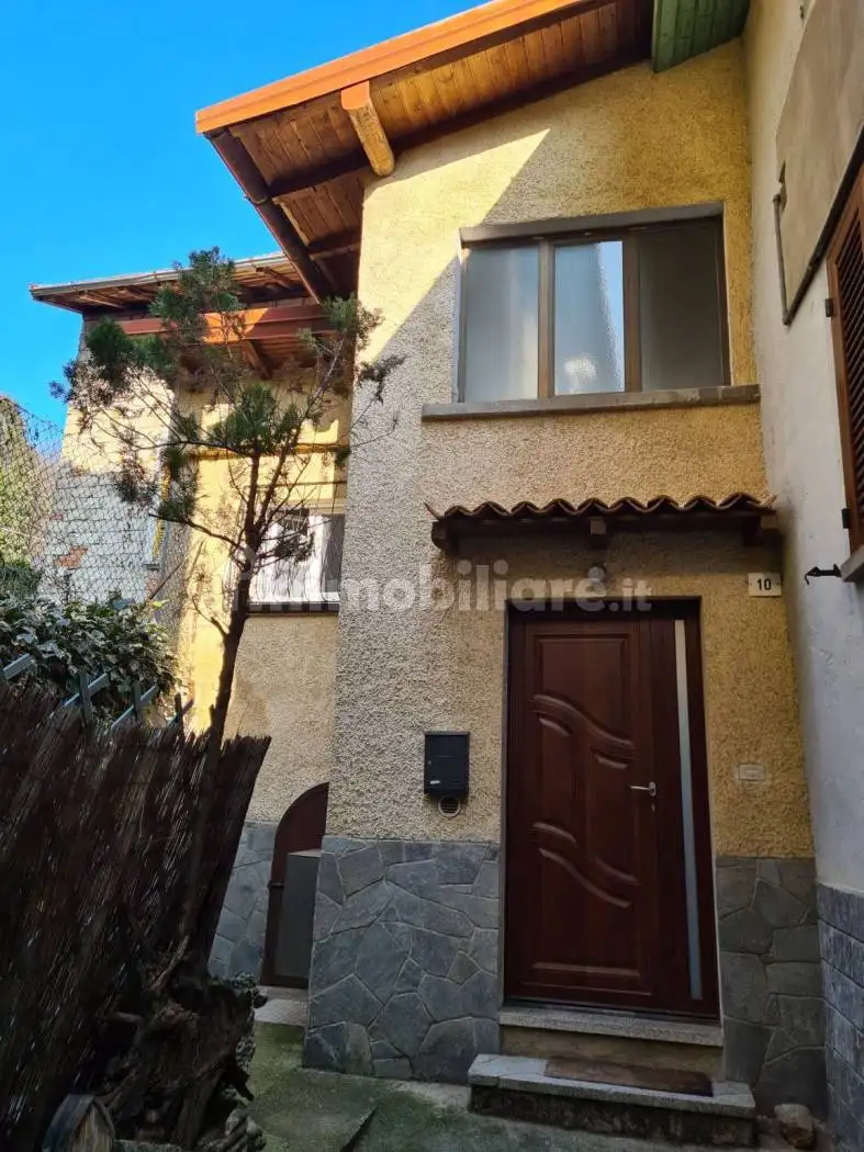 Villetta a schiera in affitto a Cadegliano-Viconago