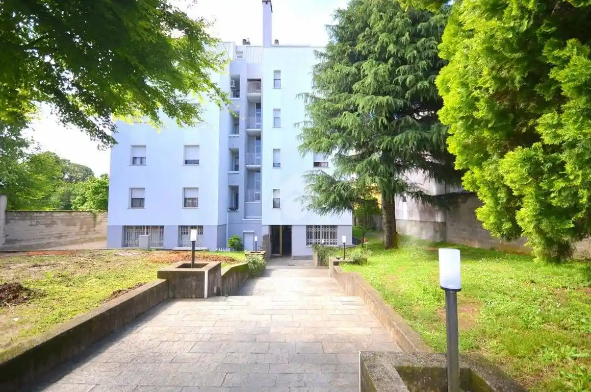 Appartamento in vendita a Caronno Pertusella