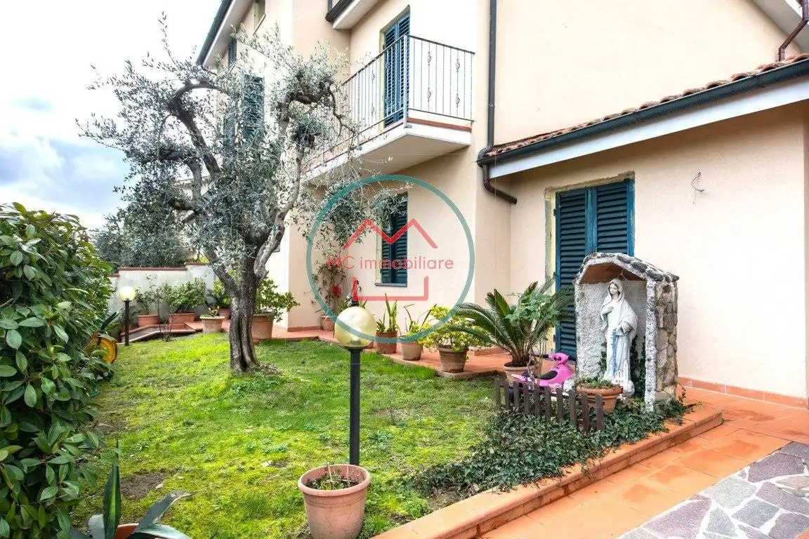 Villa in vendita a Pescia