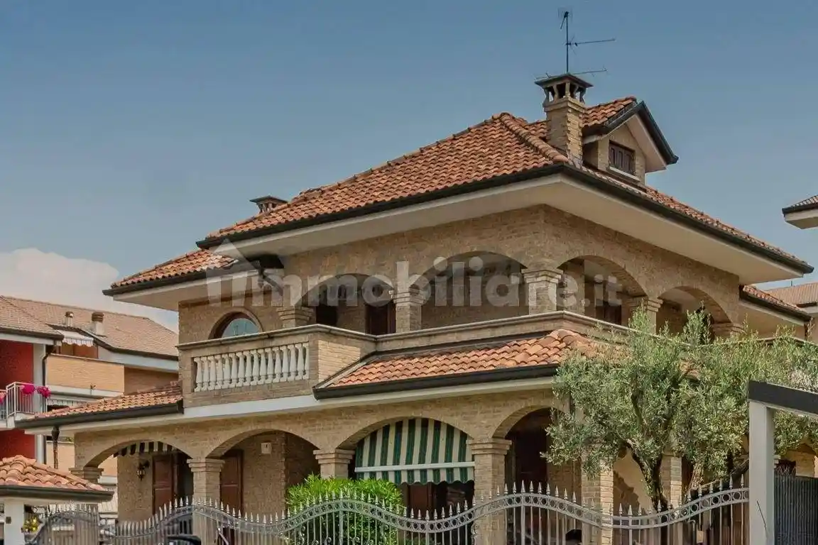 Casa indipendente in vendita a Limbiate