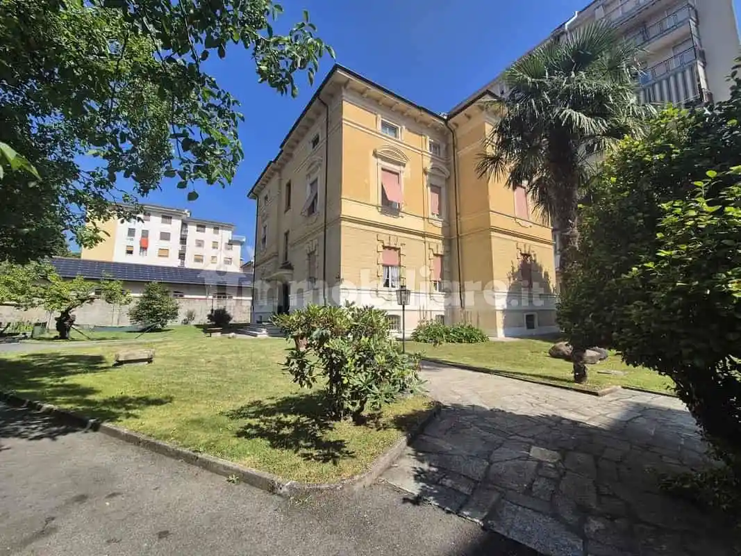 Villa in vendita a Borgosesia