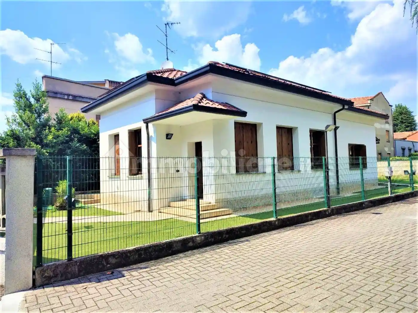 Villa in vendita a Carugo