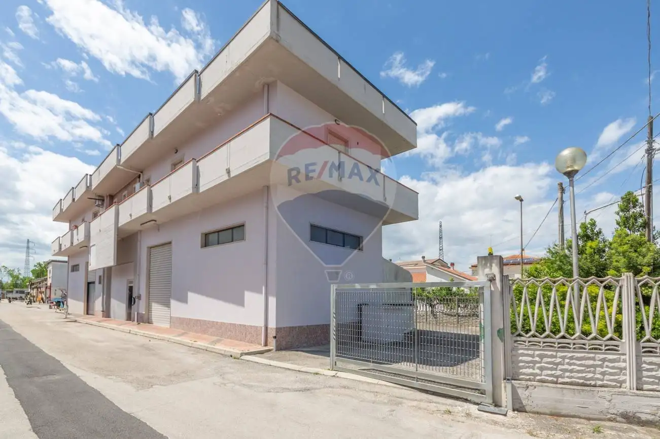 Palazzo - Edificio in vendita a San Giovanni Teatino