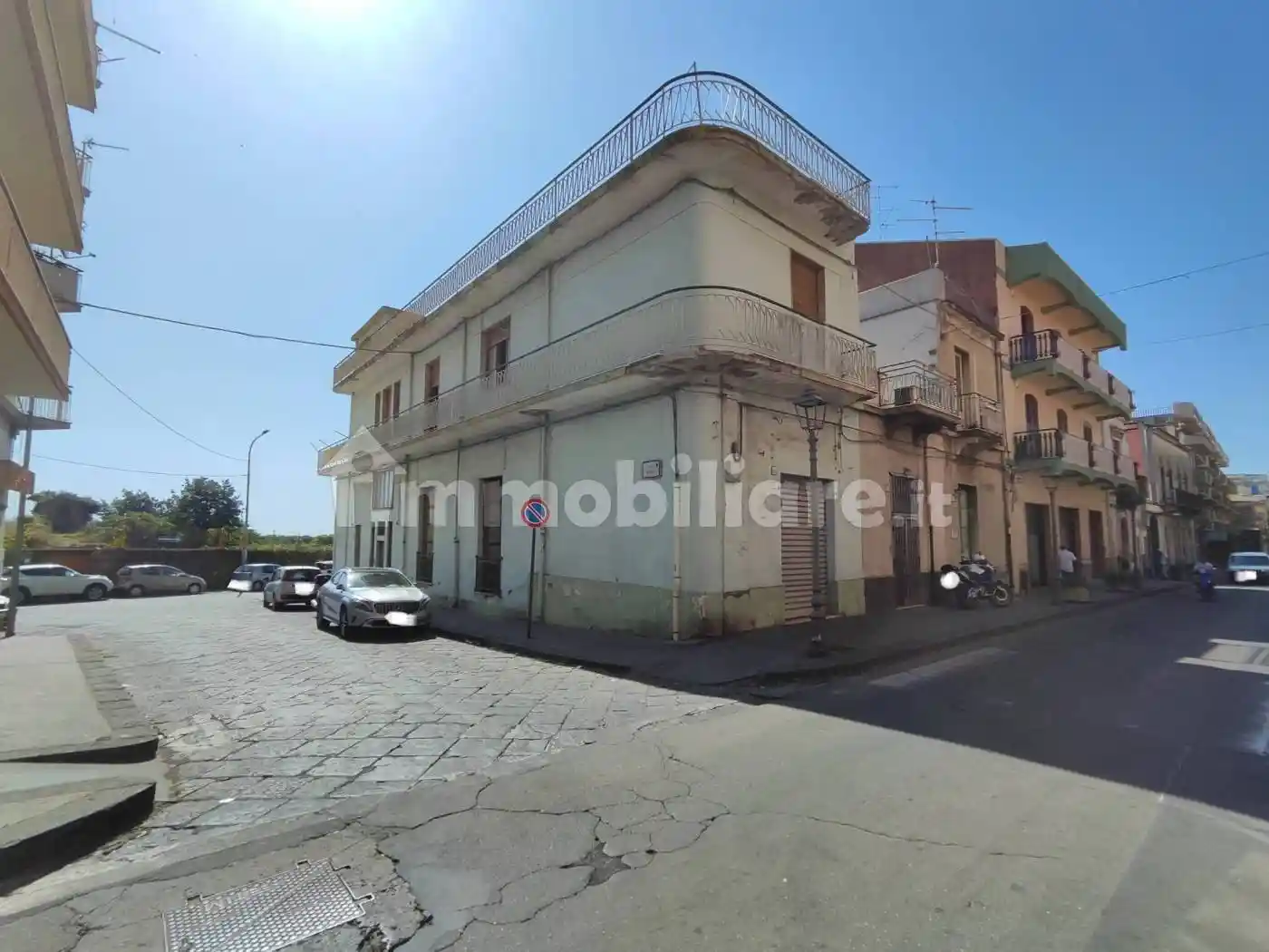 Palazzo - Edificio in vendita a Aci Catena