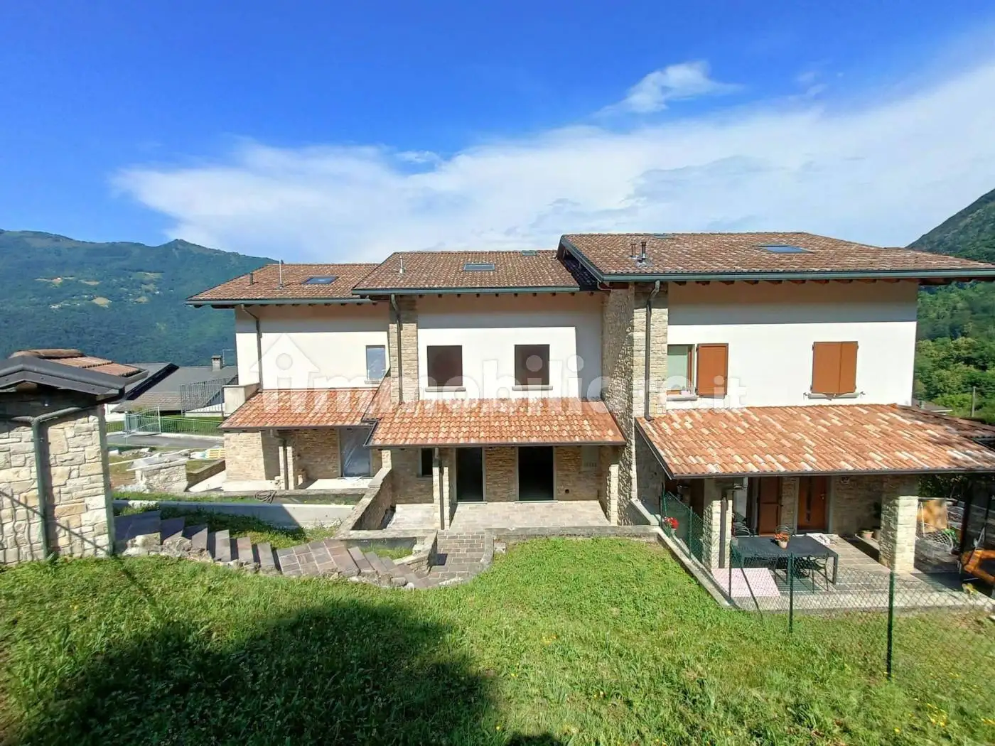 Villetta a schiera in vendita a Val Brembilla