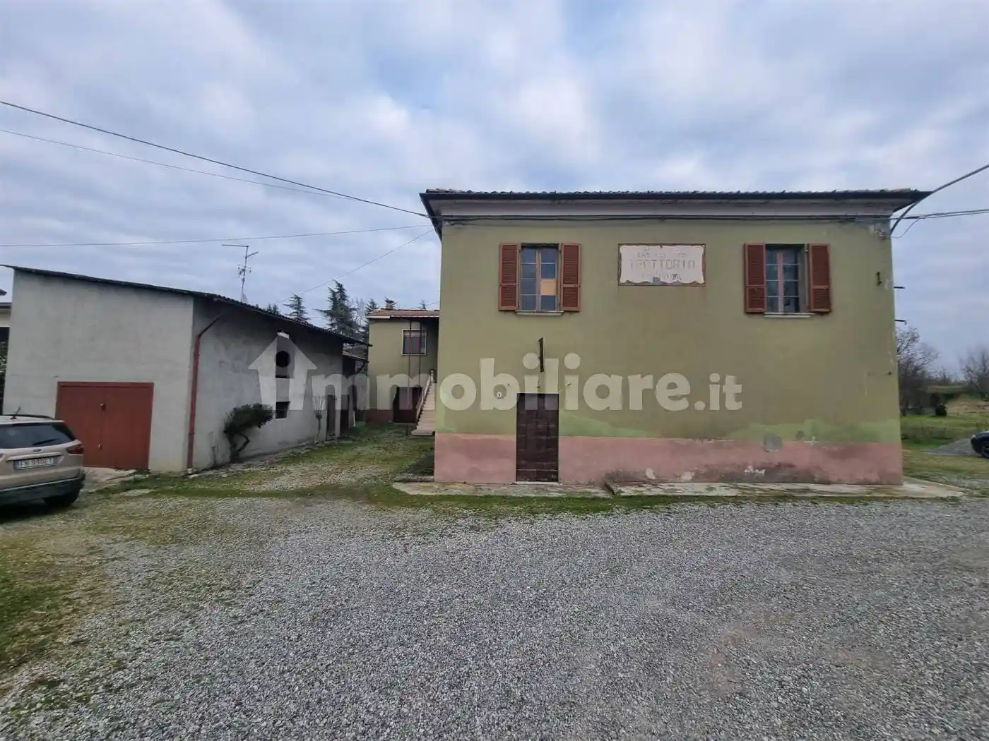 Rustico - Casale in vendita a Gazzola