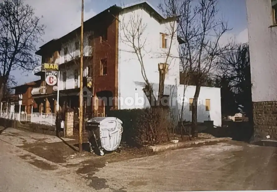 Palazzo - Edificio in vendita a Tizzano Val Parma
