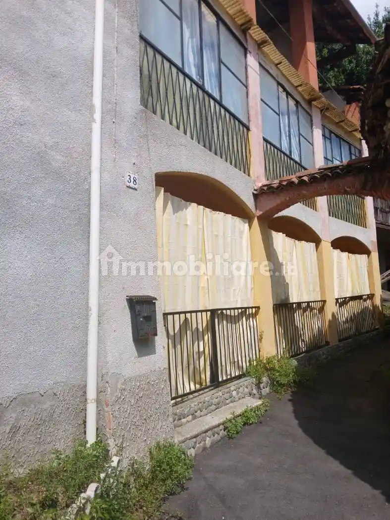 Villa in vendita a Serravalle Sesia