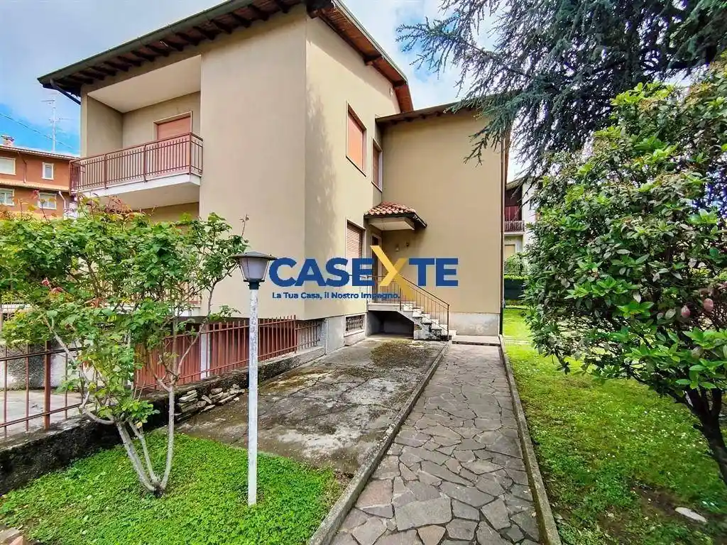 Casa indipendente in vendita a Bergamo