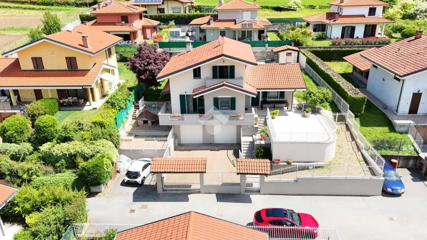Villa in vendita a Bollengo