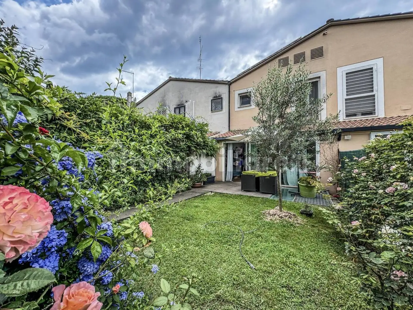Villa plurifamiliare in vendita a Roma