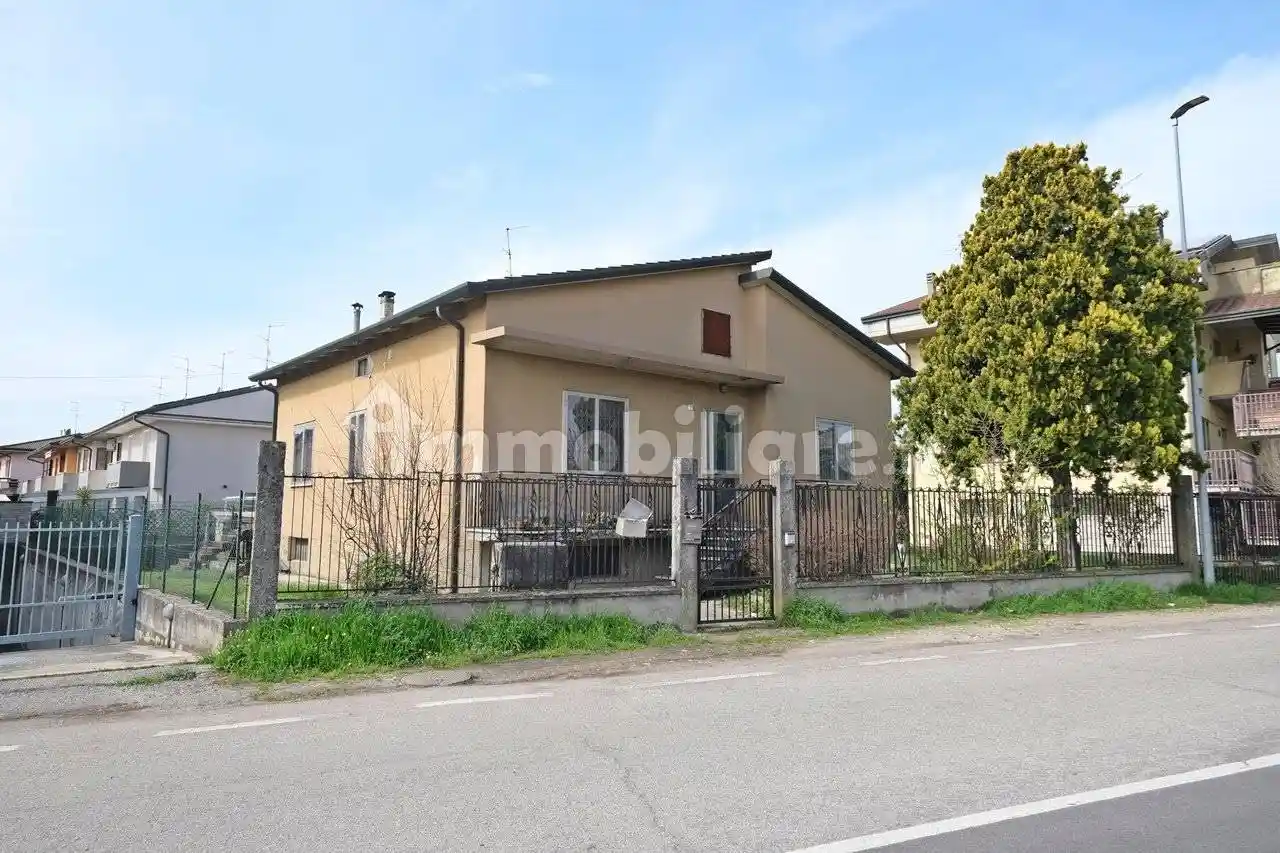 Villa in vendita a Villafranca di Verona