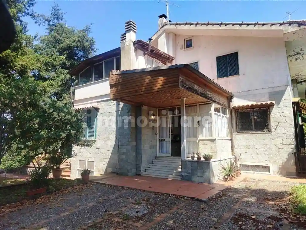 Villa in vendita a Monterosi