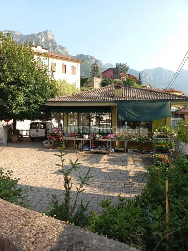 Villa in vendita a Civate