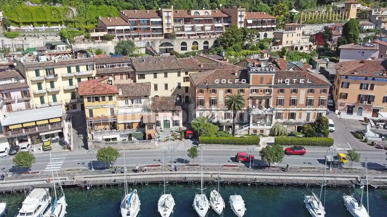 Palazzo - Edificio in vendita a Toscolano-Maderno