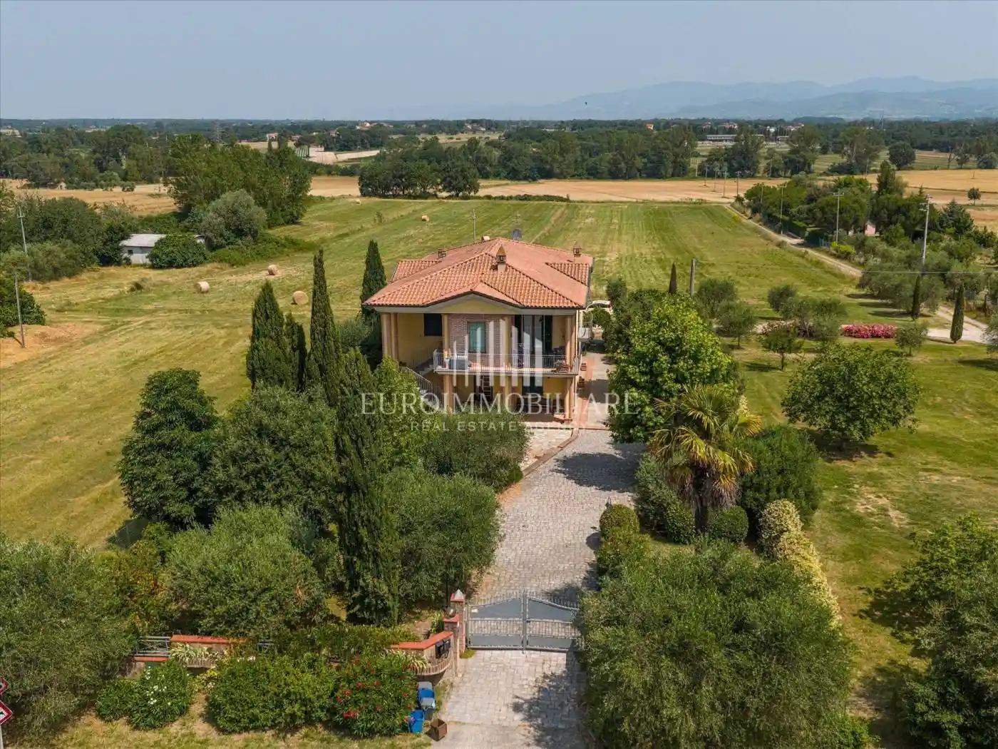 Villa unifamiliare via Giuseppe Garibaldi, 7, Centro, Castiglione del Lago - foto 3
