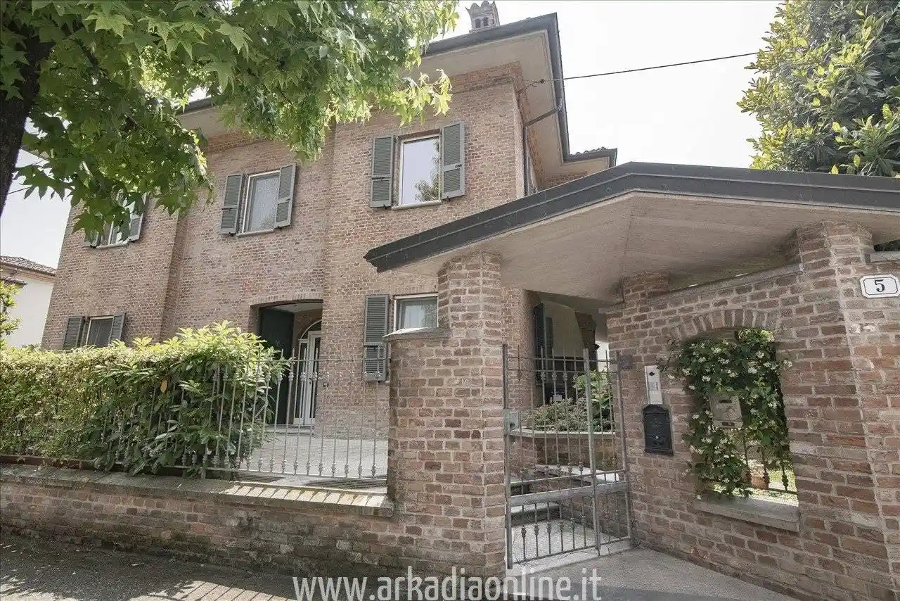 Casa indipendente in vendita a Piacenza