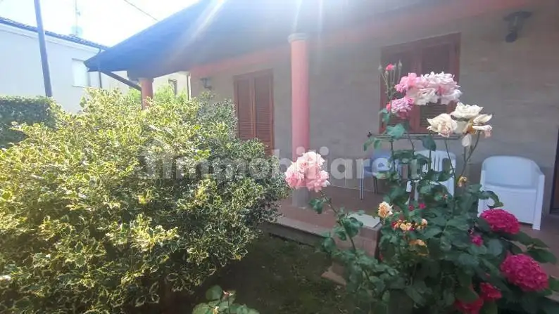 Villa in vendita a Santa Giuletta