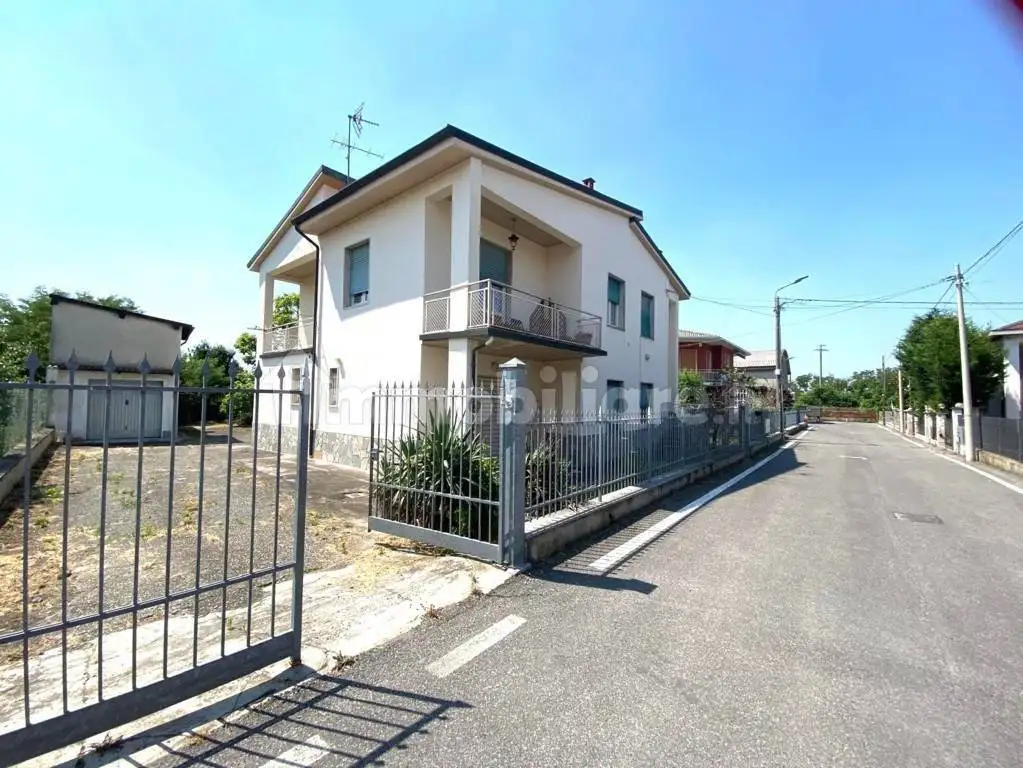 Casa indipendente in vendita a Corvino San Quirico