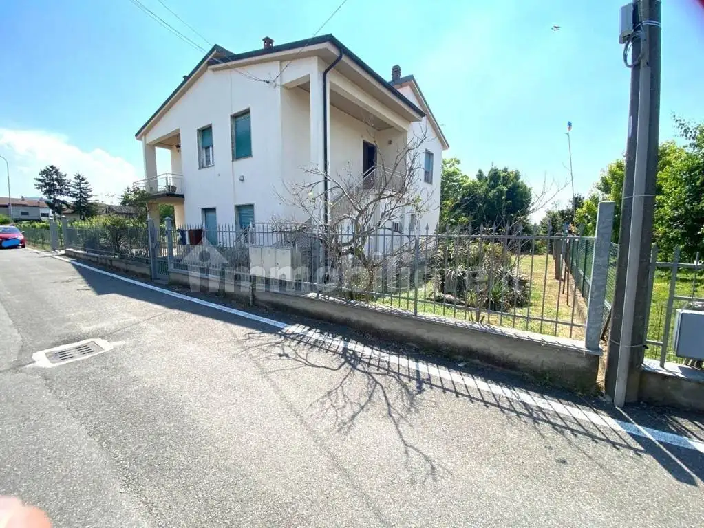 Terratetto unifamiliare Corvino San Quirico frazione Fumo via Giovanni Pascoli 3, Fumo, Corvino San Quirico - foto 3